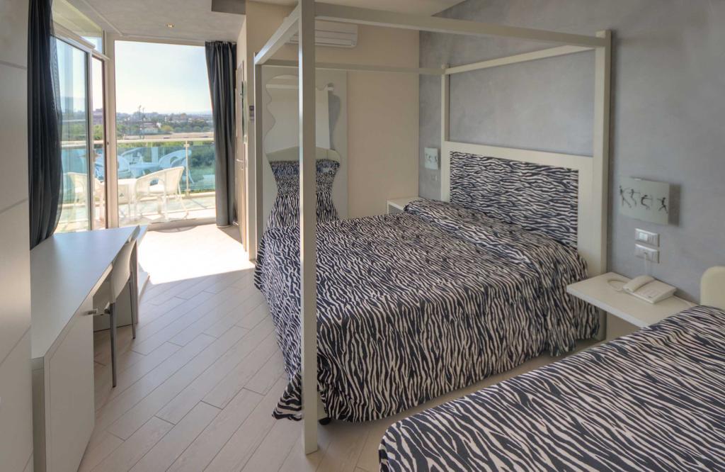 Hotel Sydney ซัน เบเนเดตโต เดล ตรอนโต ห้อง รูปภาพ