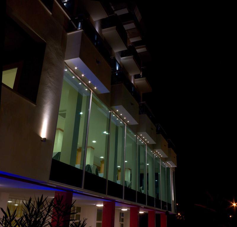 Hotel Sydney ซัน เบเนเดตโต เดล ตรอนโต ภายนอก รูปภาพ